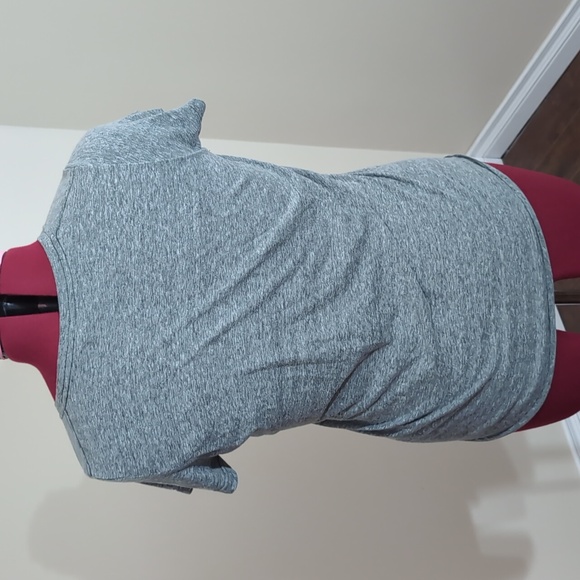 💵2/$10Bundle and Save💵 Prairie Mountain| Grey T-shirt With Blue Bear Print - Picture 2 of 8